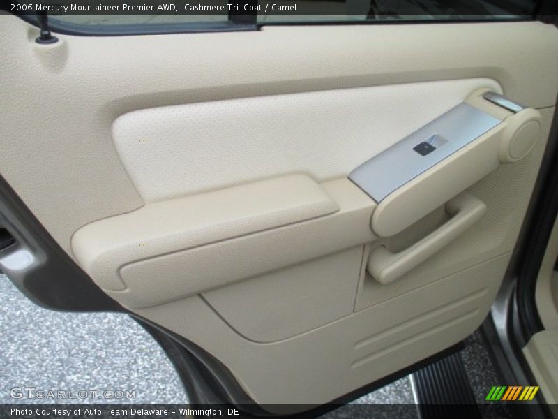 Cashmere Tri-Coat / Camel 2006 Mercury Mountaineer Premier AWD