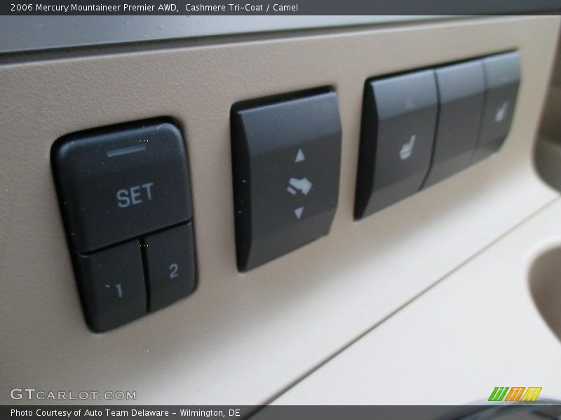 Cashmere Tri-Coat / Camel 2006 Mercury Mountaineer Premier AWD