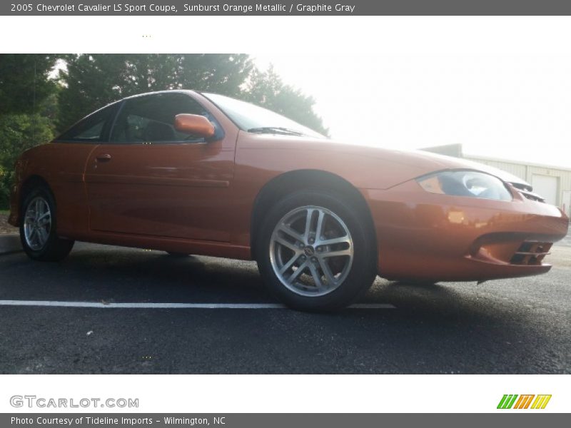 Sunburst Orange Metallic / Graphite Gray 2005 Chevrolet Cavalier LS Sport Coupe