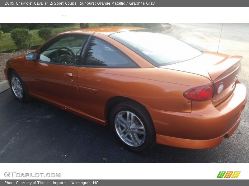 Sunburst Orange Metallic / Graphite Gray 2005 Chevrolet Cavalier LS Sport Coupe