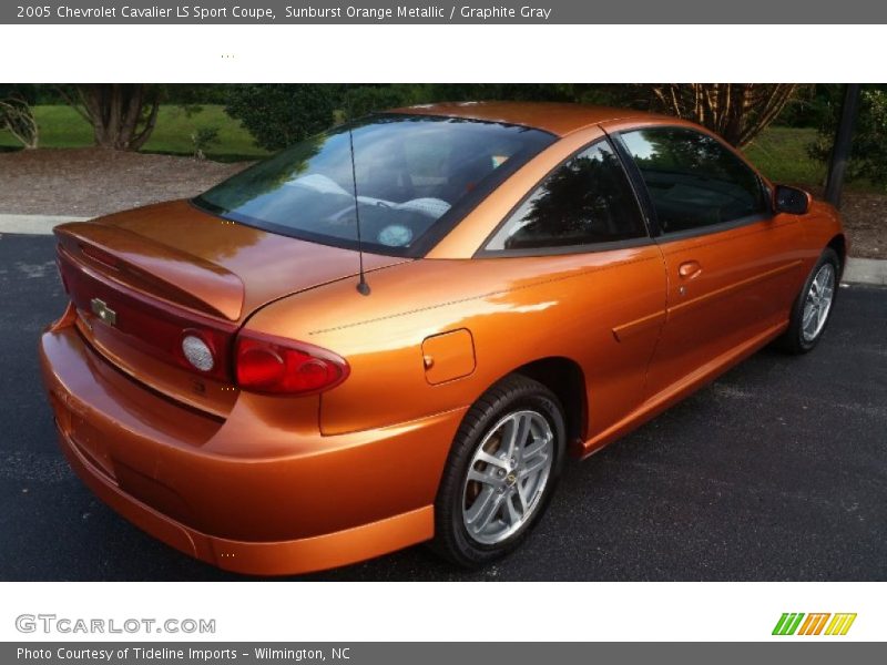 Sunburst Orange Metallic / Graphite Gray 2005 Chevrolet Cavalier LS Sport Coupe