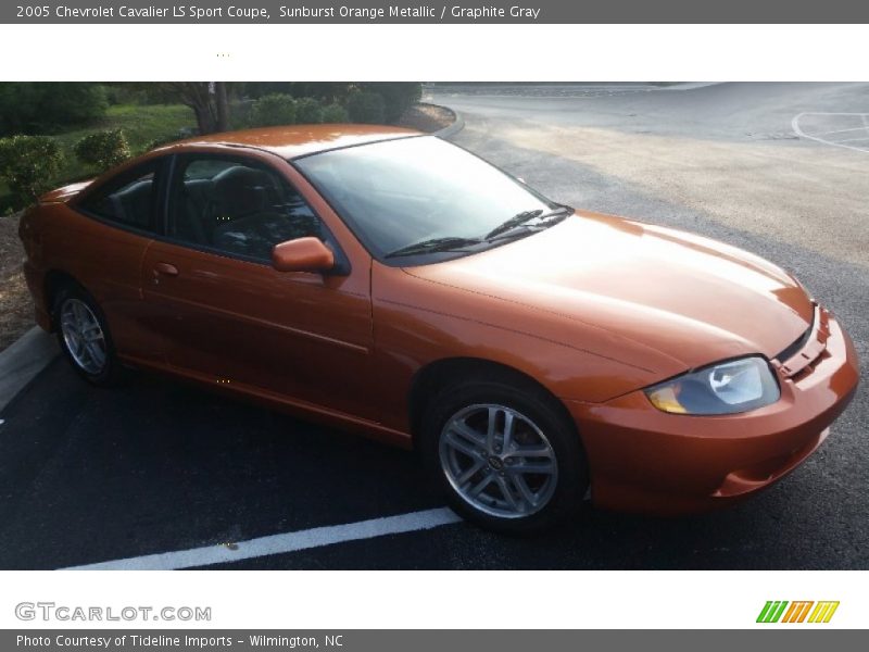Sunburst Orange Metallic / Graphite Gray 2005 Chevrolet Cavalier LS Sport Coupe