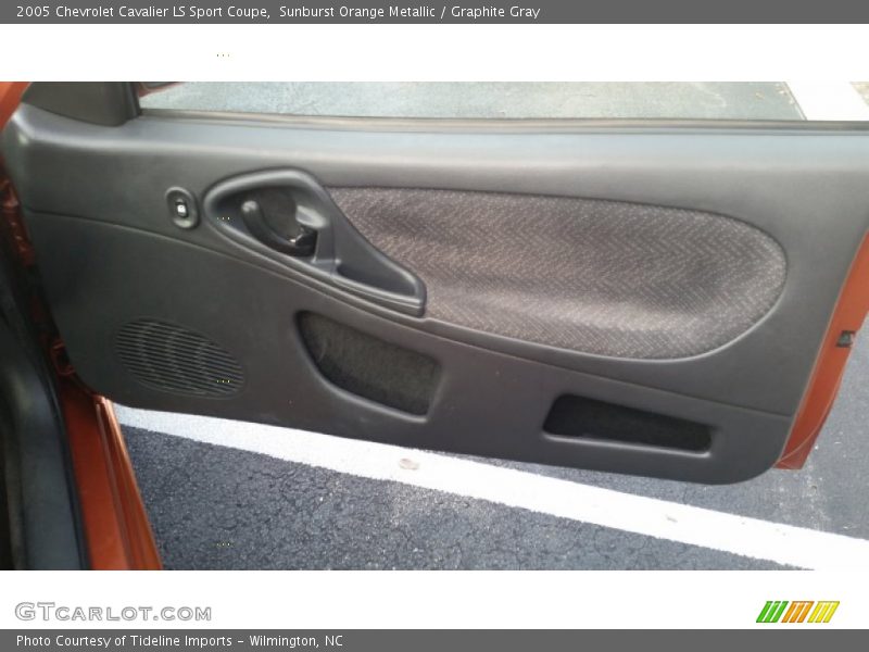 Sunburst Orange Metallic / Graphite Gray 2005 Chevrolet Cavalier LS Sport Coupe