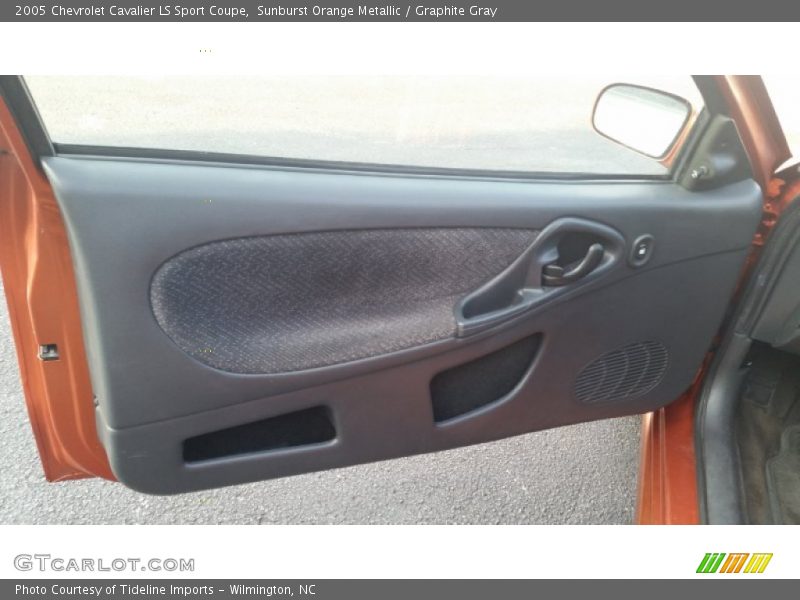 Sunburst Orange Metallic / Graphite Gray 2005 Chevrolet Cavalier LS Sport Coupe