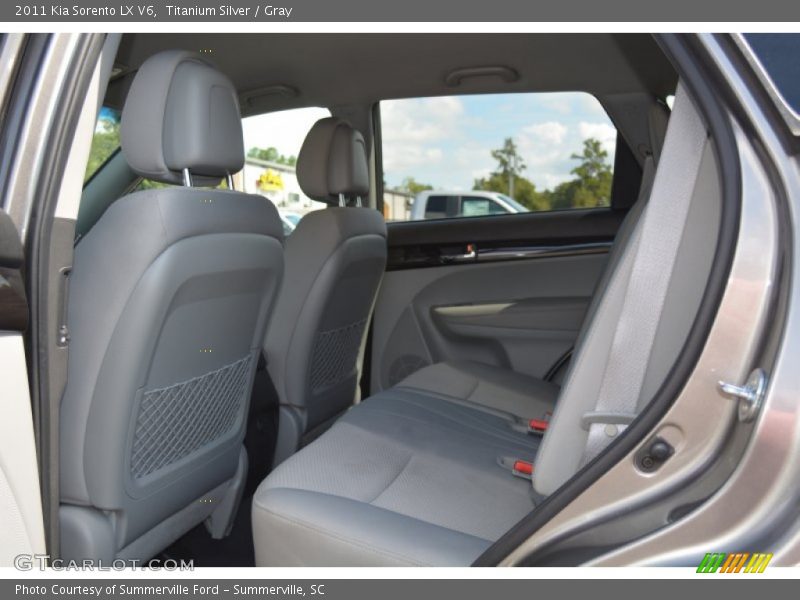 Titanium Silver / Gray 2011 Kia Sorento LX V6