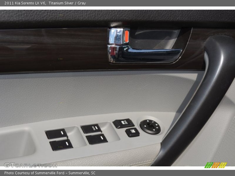 Titanium Silver / Gray 2011 Kia Sorento LX V6