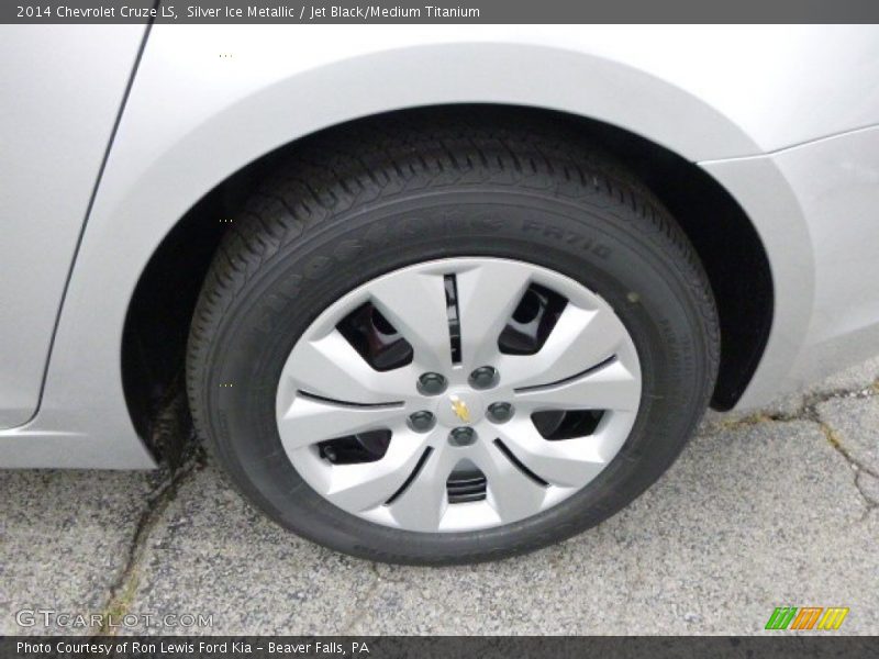 Silver Ice Metallic / Jet Black/Medium Titanium 2014 Chevrolet Cruze LS