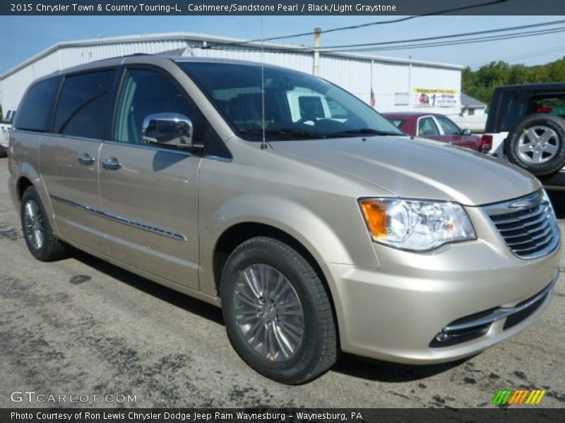 Front 3/4 View of 2015 Town & Country Touring-L