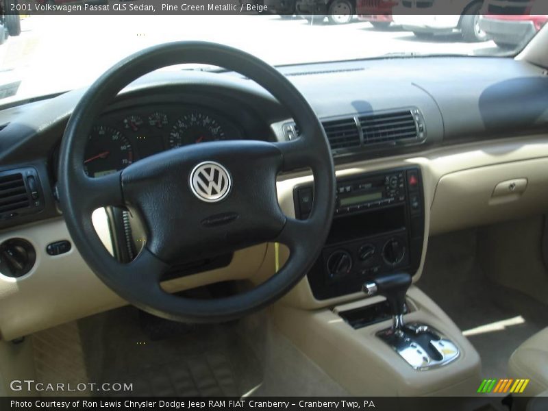 Pine Green Metallic / Beige 2001 Volkswagen Passat GLS Sedan