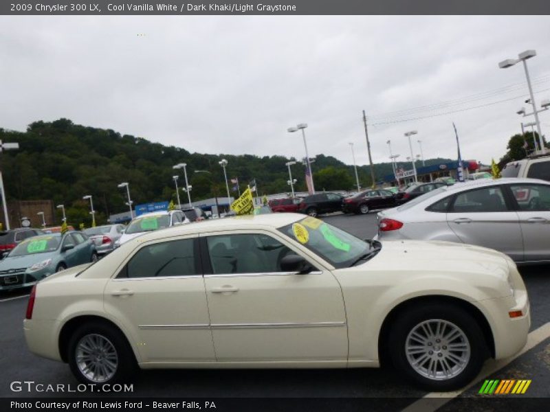  2009 300 LX Cool Vanilla White