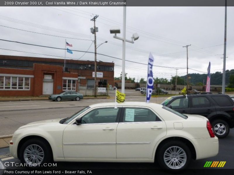 Cool Vanilla White / Dark Khaki/Light Graystone 2009 Chrysler 300 LX