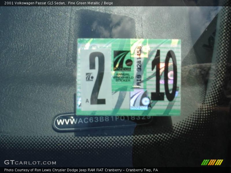 Pine Green Metallic / Beige 2001 Volkswagen Passat GLS Sedan