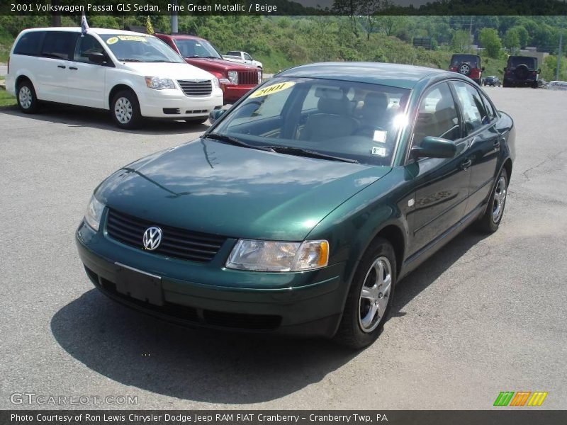 Pine Green Metallic / Beige 2001 Volkswagen Passat GLS Sedan