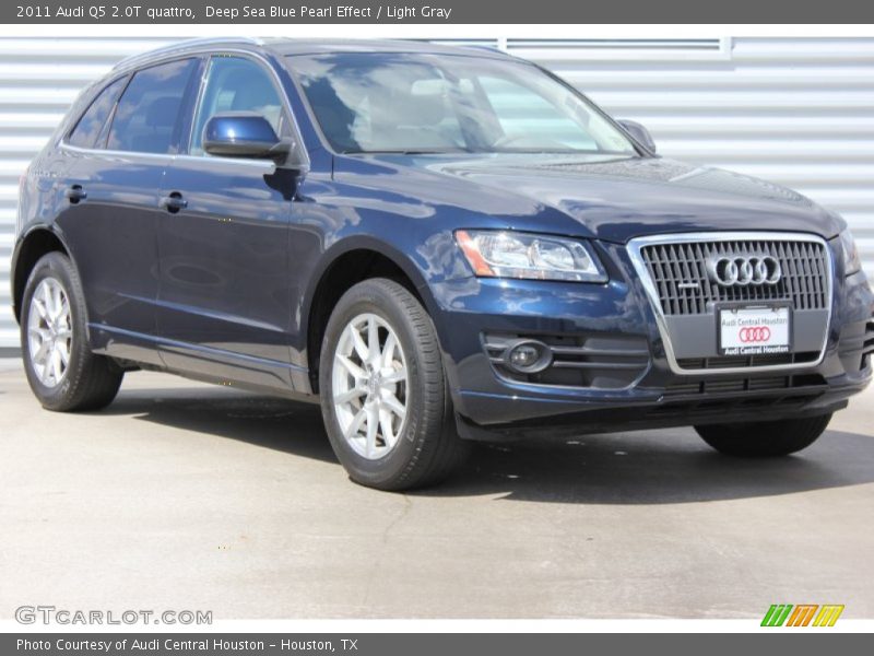 Deep Sea Blue Pearl Effect / Light Gray 2011 Audi Q5 2.0T quattro