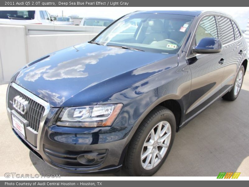 Deep Sea Blue Pearl Effect / Light Gray 2011 Audi Q5 2.0T quattro