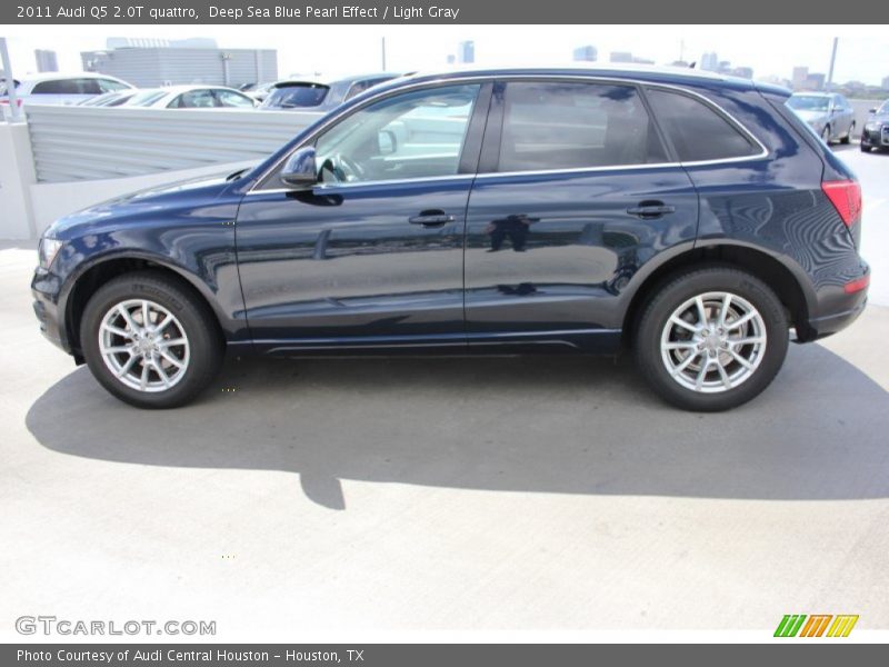 Deep Sea Blue Pearl Effect / Light Gray 2011 Audi Q5 2.0T quattro