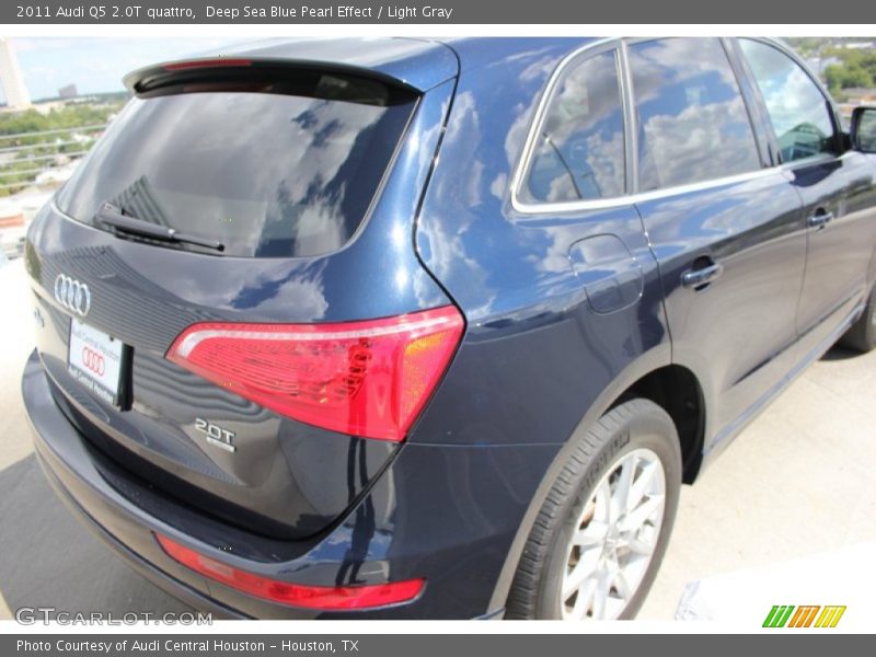 Deep Sea Blue Pearl Effect / Light Gray 2011 Audi Q5 2.0T quattro