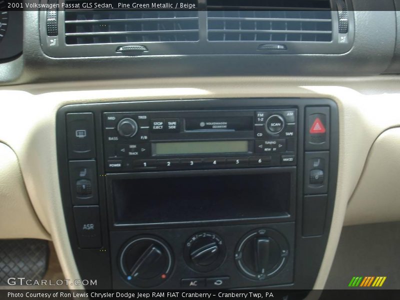 Pine Green Metallic / Beige 2001 Volkswagen Passat GLS Sedan