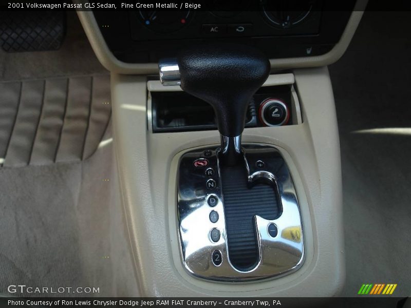 Pine Green Metallic / Beige 2001 Volkswagen Passat GLS Sedan