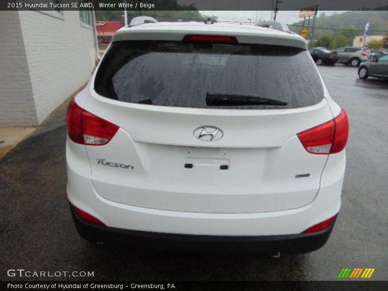 Winter White / Beige 2015 Hyundai Tucson SE AWD