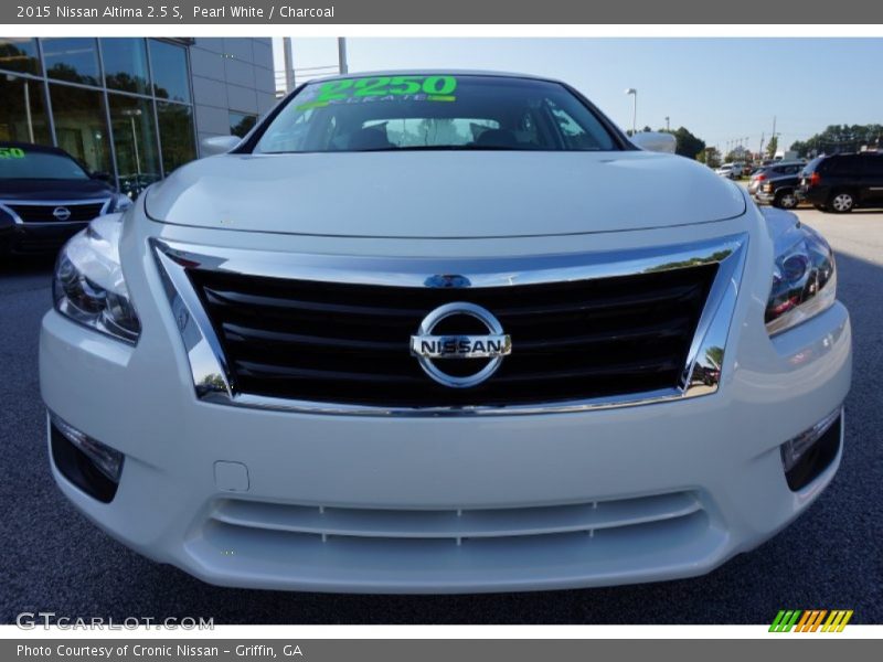 Pearl White / Charcoal 2015 Nissan Altima 2.5 S