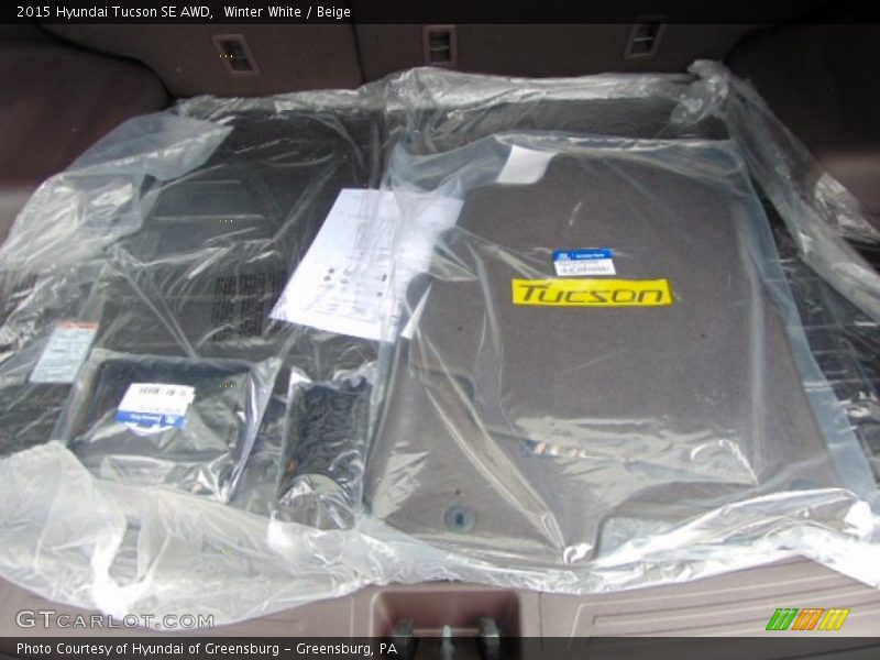 Winter White / Beige 2015 Hyundai Tucson SE AWD