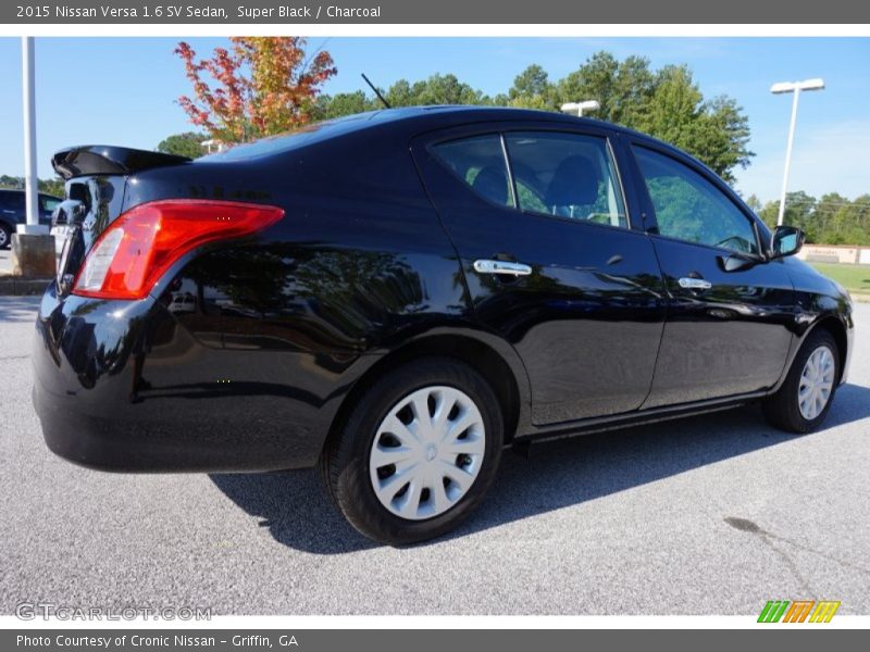 Super Black / Charcoal 2015 Nissan Versa 1.6 SV Sedan