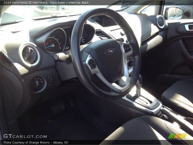 Ingot Silver / Charcoal Black 2014 Ford Fiesta SE Hatchback