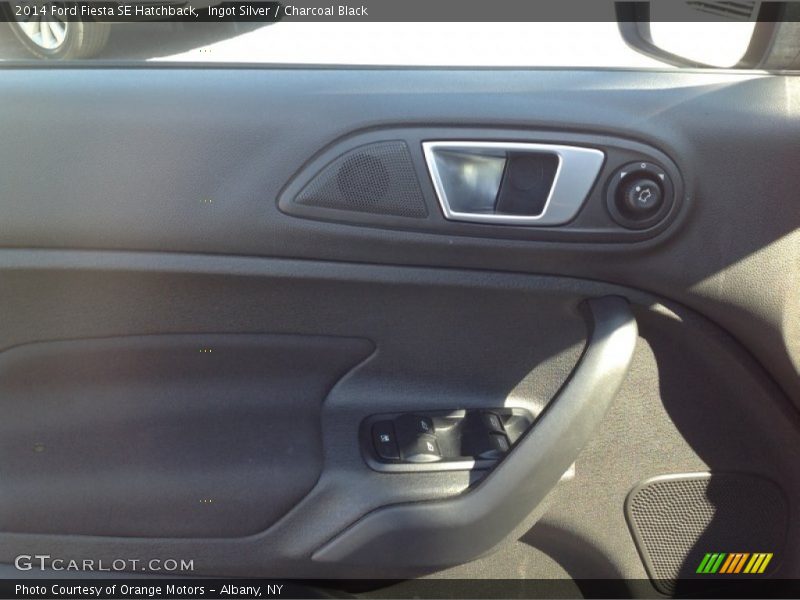 Ingot Silver / Charcoal Black 2014 Ford Fiesta SE Hatchback