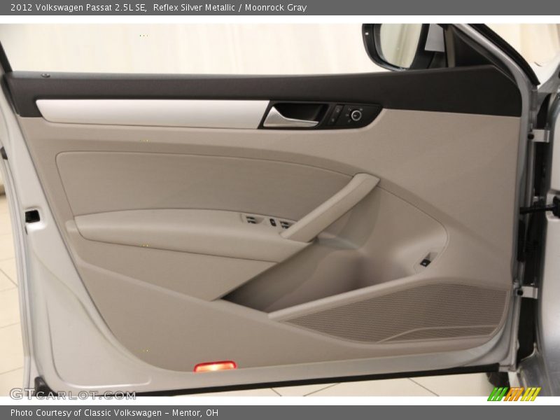 Reflex Silver Metallic / Moonrock Gray 2012 Volkswagen Passat 2.5L SE