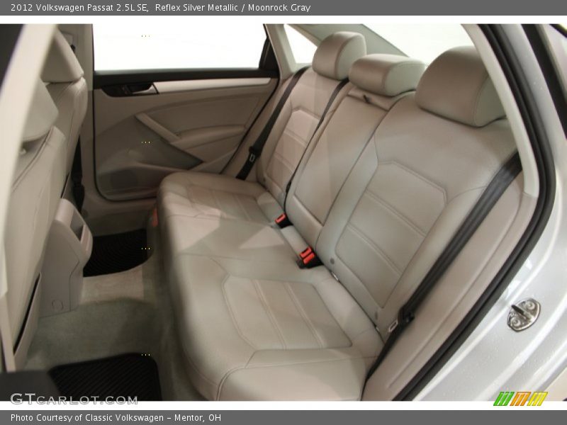 Reflex Silver Metallic / Moonrock Gray 2012 Volkswagen Passat 2.5L SE