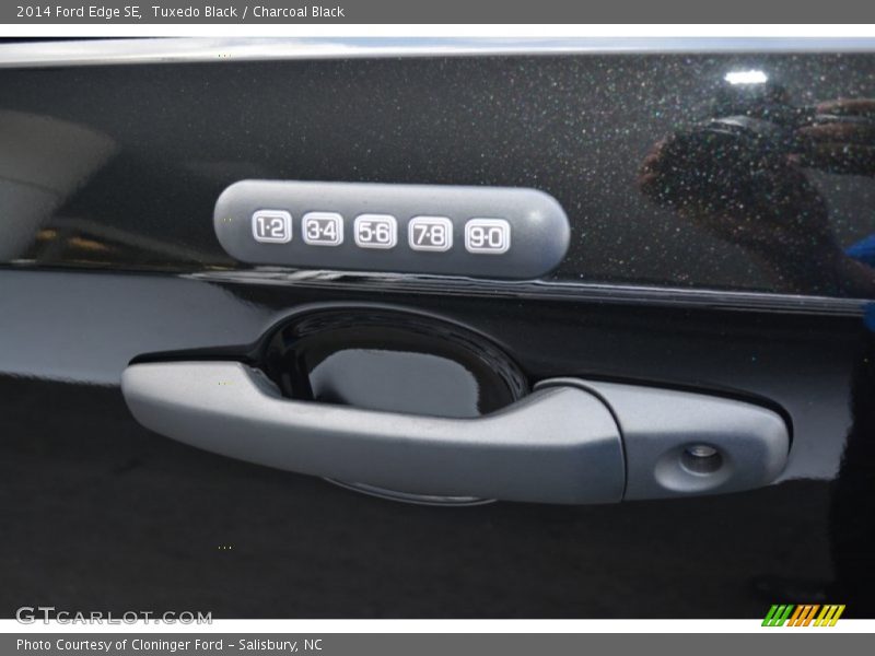 Tuxedo Black / Charcoal Black 2014 Ford Edge SE