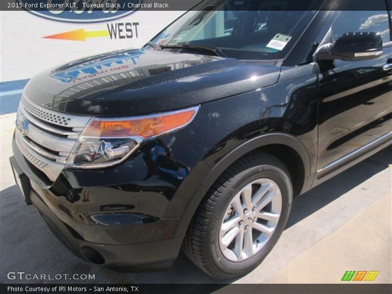 Tuxedo Black / Charcoal Black 2015 Ford Explorer XLT