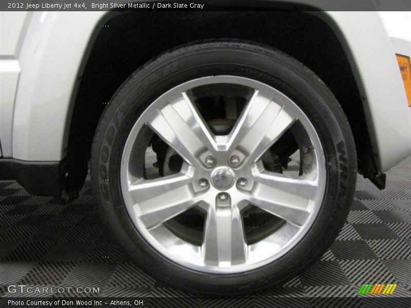 Bright Silver Metallic / Dark Slate Gray 2012 Jeep Liberty Jet 4x4