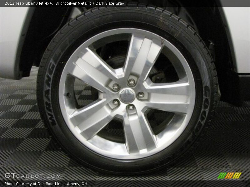 Bright Silver Metallic / Dark Slate Gray 2012 Jeep Liberty Jet 4x4