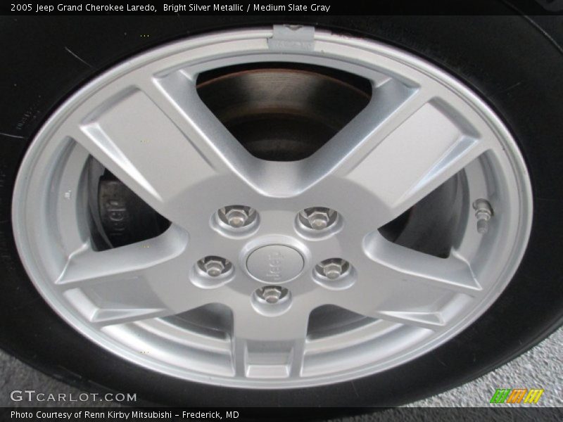 Bright Silver Metallic / Medium Slate Gray 2005 Jeep Grand Cherokee Laredo