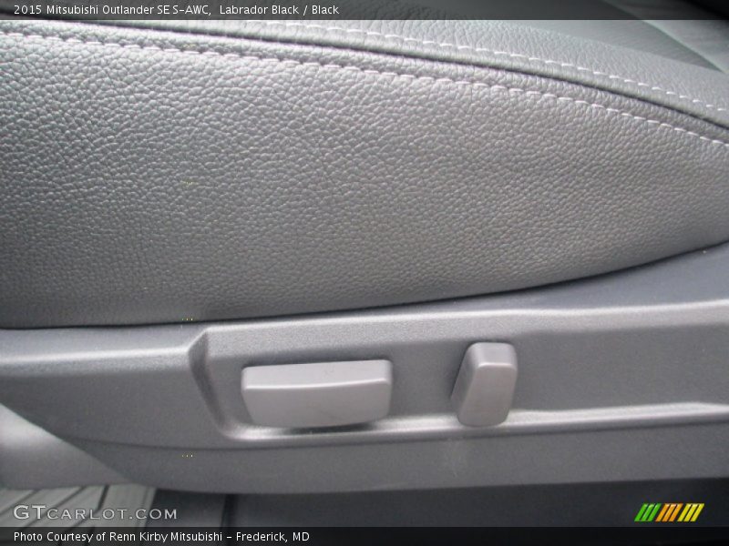 Labrador Black / Black 2015 Mitsubishi Outlander SE S-AWC