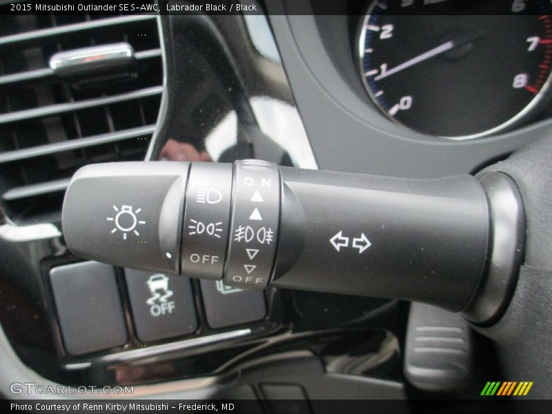 Labrador Black / Black 2015 Mitsubishi Outlander SE S-AWC