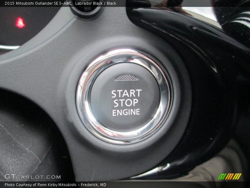 Labrador Black / Black 2015 Mitsubishi Outlander SE S-AWC