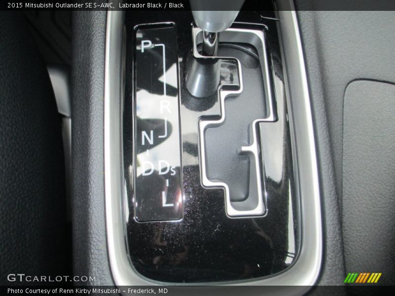 Labrador Black / Black 2015 Mitsubishi Outlander SE S-AWC