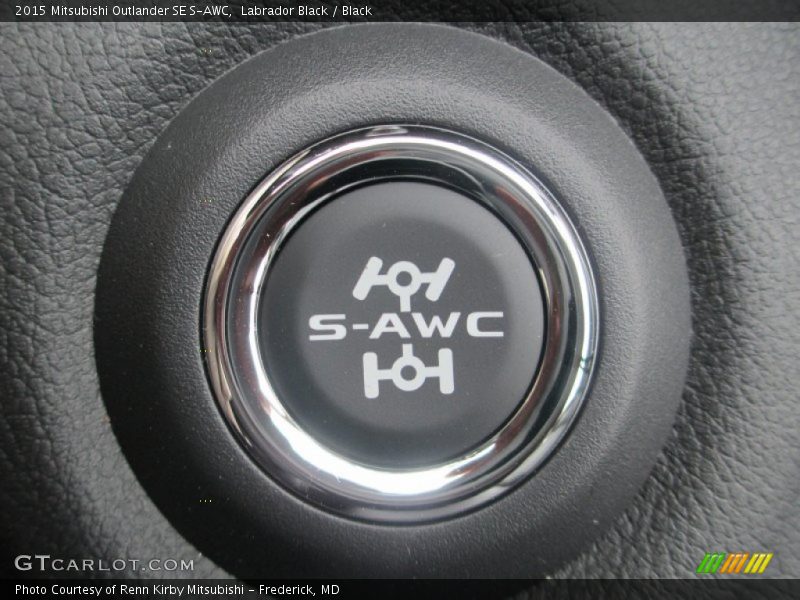 Labrador Black / Black 2015 Mitsubishi Outlander SE S-AWC