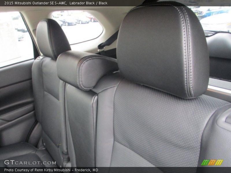 Labrador Black / Black 2015 Mitsubishi Outlander SE S-AWC