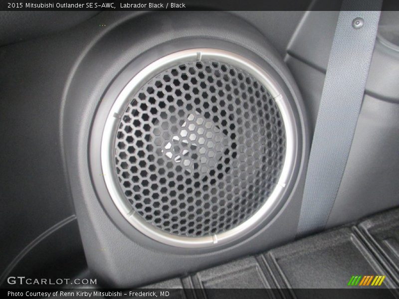 Labrador Black / Black 2015 Mitsubishi Outlander SE S-AWC