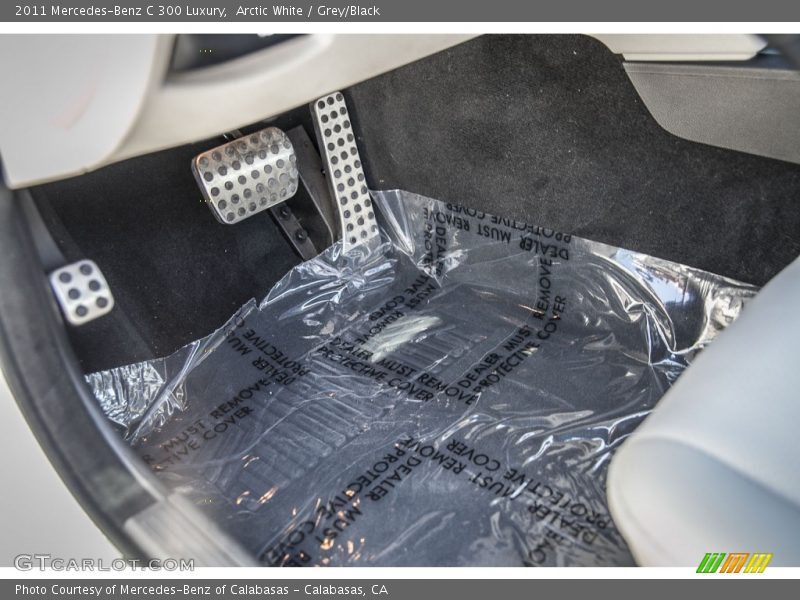 Arctic White / Grey/Black 2011 Mercedes-Benz C 300 Luxury