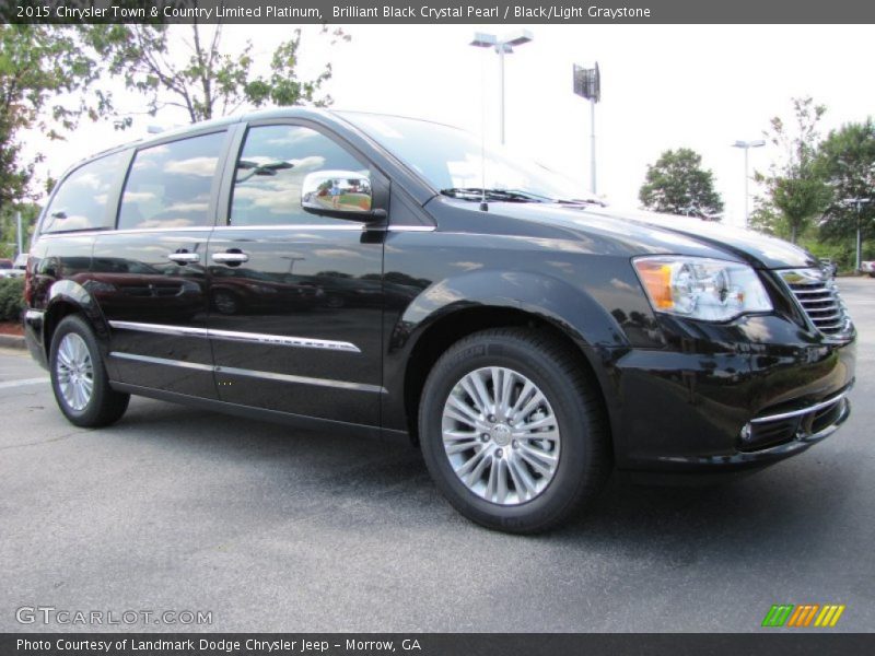 Front 3/4 View of 2015 Town & Country Limited Platinum