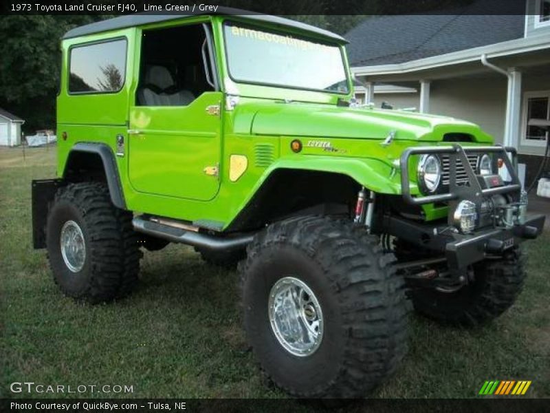 Front 3/4 View of 1973 Land Cruiser FJ40