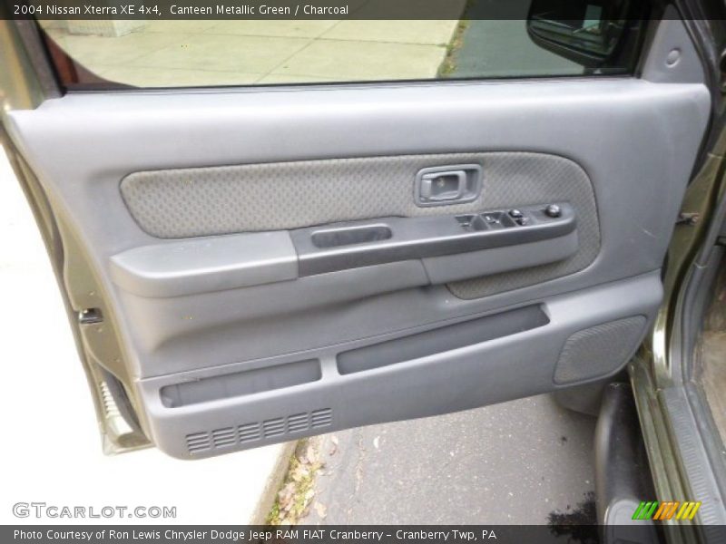 Canteen Metallic Green / Charcoal 2004 Nissan Xterra XE 4x4