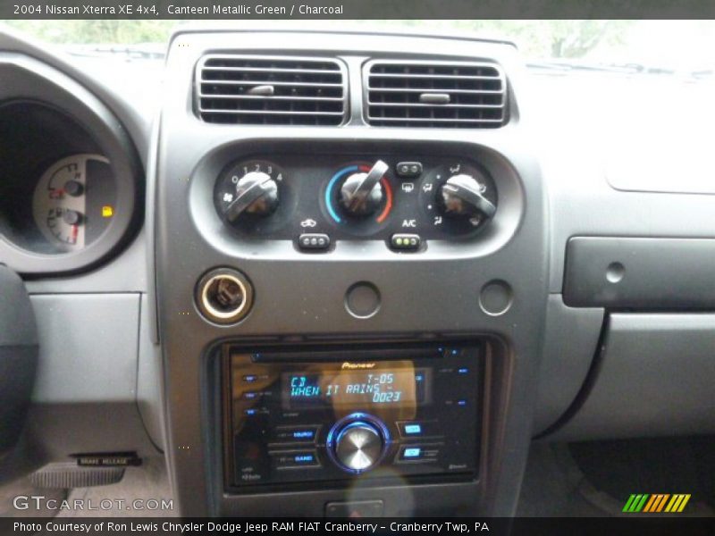 Canteen Metallic Green / Charcoal 2004 Nissan Xterra XE 4x4