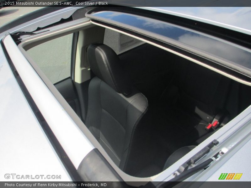 Cool Silver / Black 2015 Mitsubishi Outlander SE S-AWC