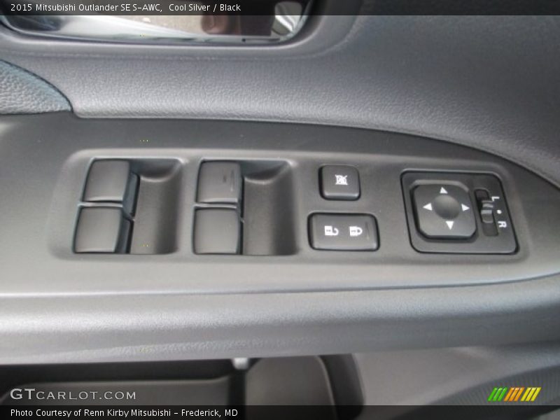 Cool Silver / Black 2015 Mitsubishi Outlander SE S-AWC